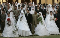 Iraqi couples at a mass wedding