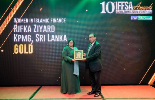 Rifka Ziyard felicitated with Gold Award for Women in Islamic Finance at 10th IFFSA Awards